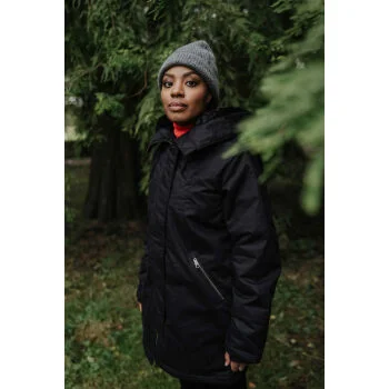 Cappotto invernale da donna sostenibile foderato nero con finta pelliccia di canapa Studio Ten Kate