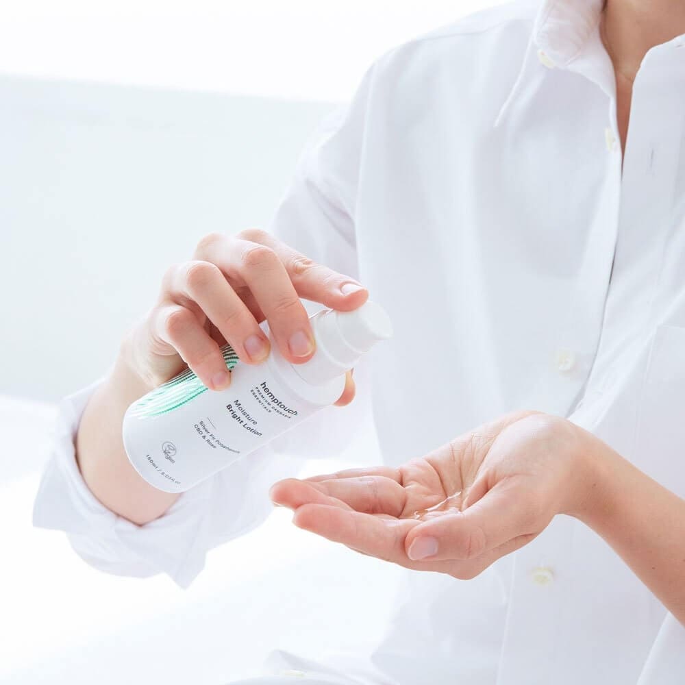 Hemptouch Moisturizing Serum Bright Essence 50mg CBD 100ml - BB 2-2026 - Image 3